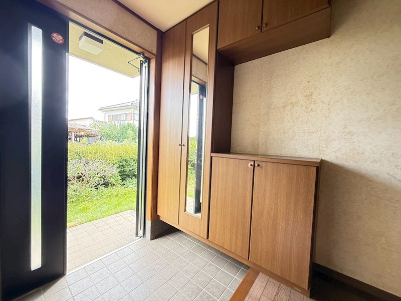 青梅市今井２丁目 中古戸建 現地写真（玄関）