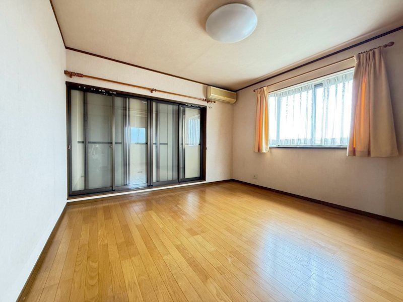 青梅市今井２丁目 中古戸建 内観写真（リビング以外の居室）