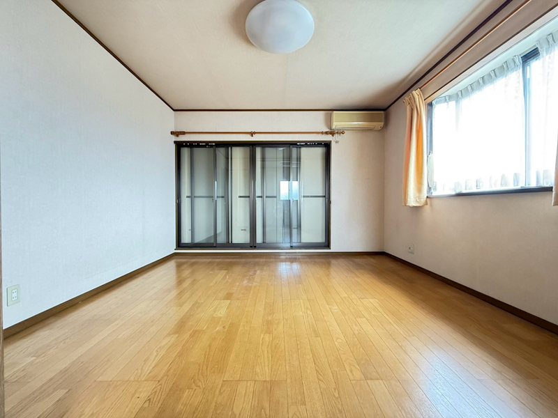 青梅市今井２丁目 中古戸建 内観写真（リビング以外の居室）