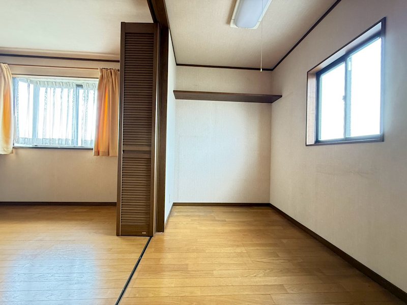 青梅市今井２丁目 中古戸建 内観写真（リビング以外の居室）