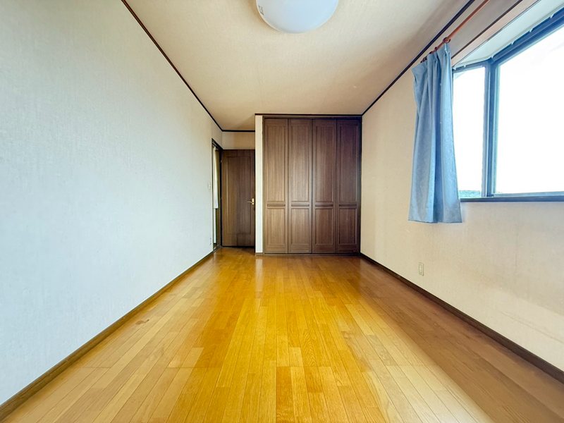 青梅市今井２丁目 中古戸建 内観写真（リビング以外の居室）