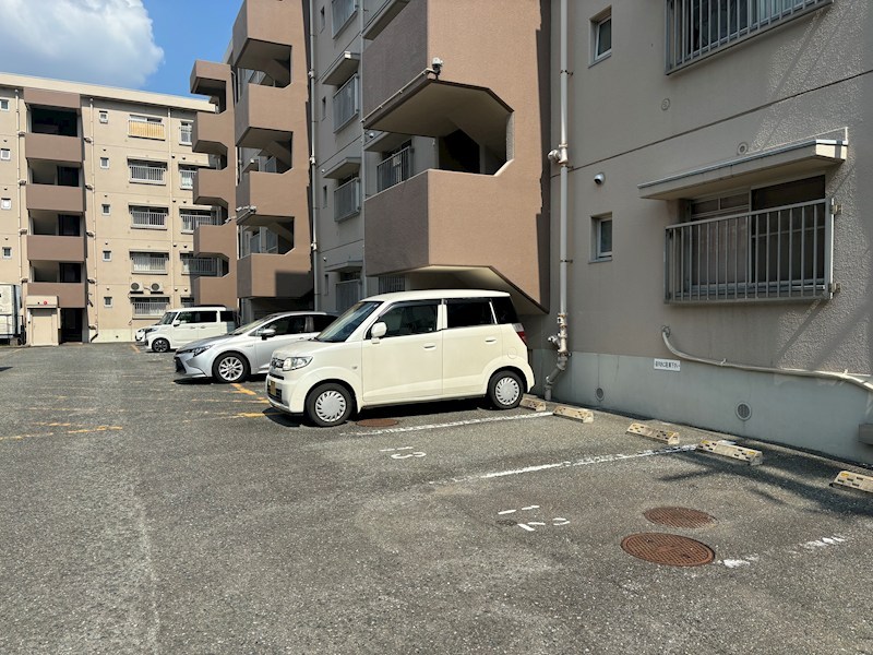 エメラルドマンション東那珂 共用部写真（駐車場）