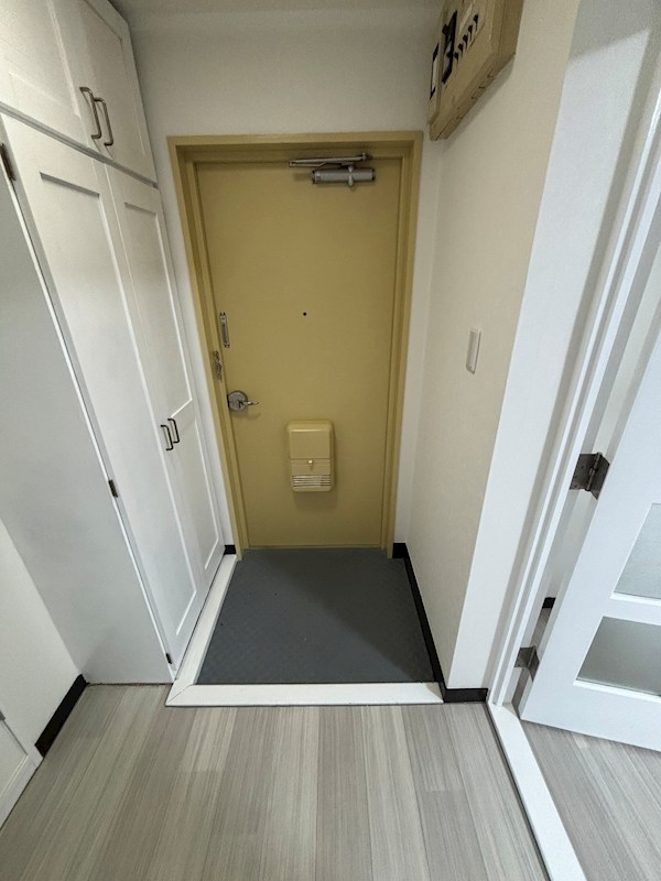 エメラルドマンション東那珂 現地写真（玄関）