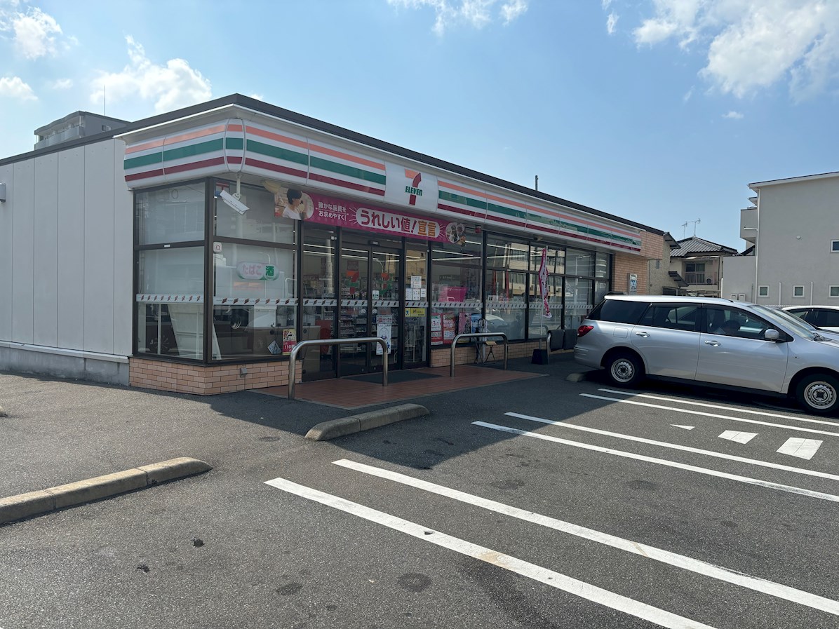 エメラルドマンション東那珂 コンビニ