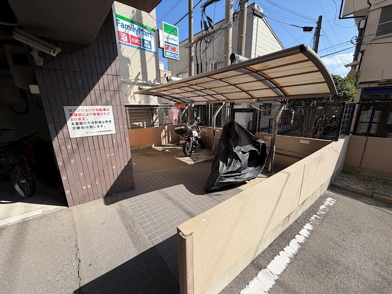 サングレート井尻駅前 共用部写真（駐車場）