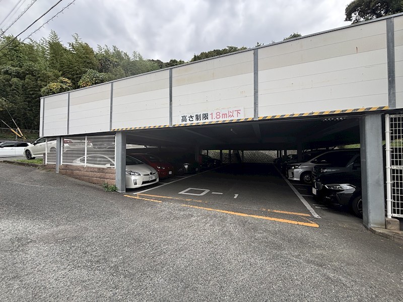 パークハイツ平尾山荘 共用部写真（駐車場）