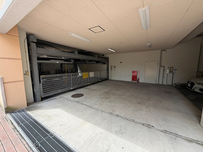 グランドメゾン鳥飼 共用部写真（駐車場）