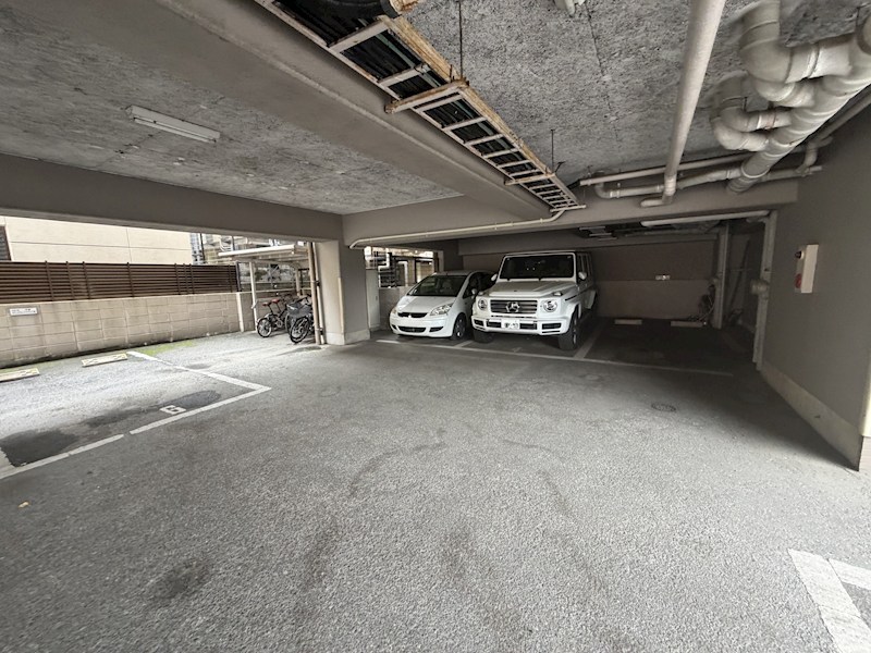 福岡県福岡市中央区桜坂３丁目 共用部写真（駐車場）