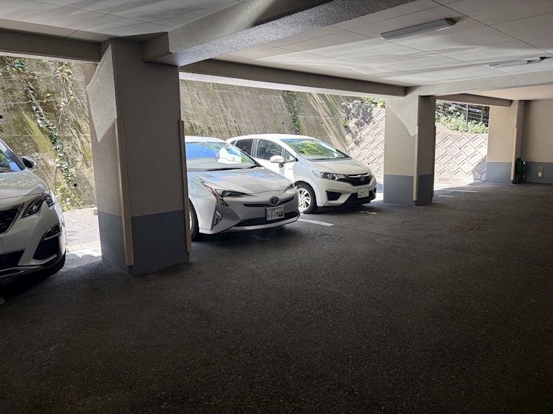 パストラルハイム六本松 共用部写真（駐車場）