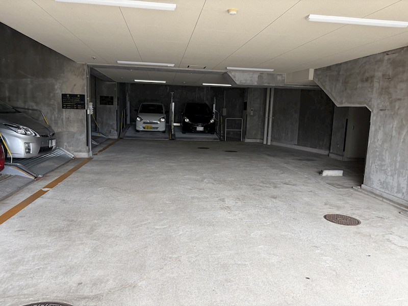 グランドール小笹 共用部写真（駐車場）