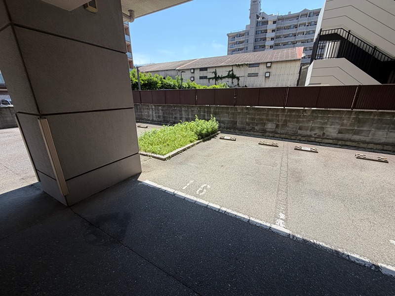 エイルヴィラグランシス吉塚 共用部写真（駐車場）
