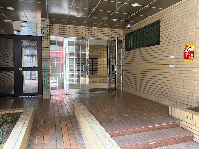 ロイヤルマンション別府 共用部写真（エントランス）