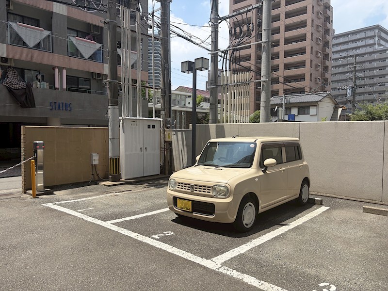 ロイヤルマンション別府 共用部写真（駐車場）