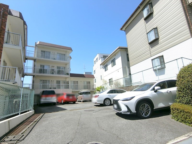 パールハイム宮前平 共用部写真（駐車場）