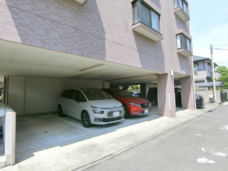 ドメス稲田堤 共用部写真（駐車場）