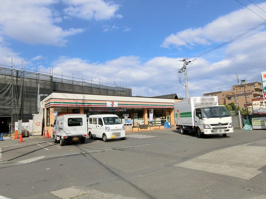 ドメス稲田堤 コンビニ