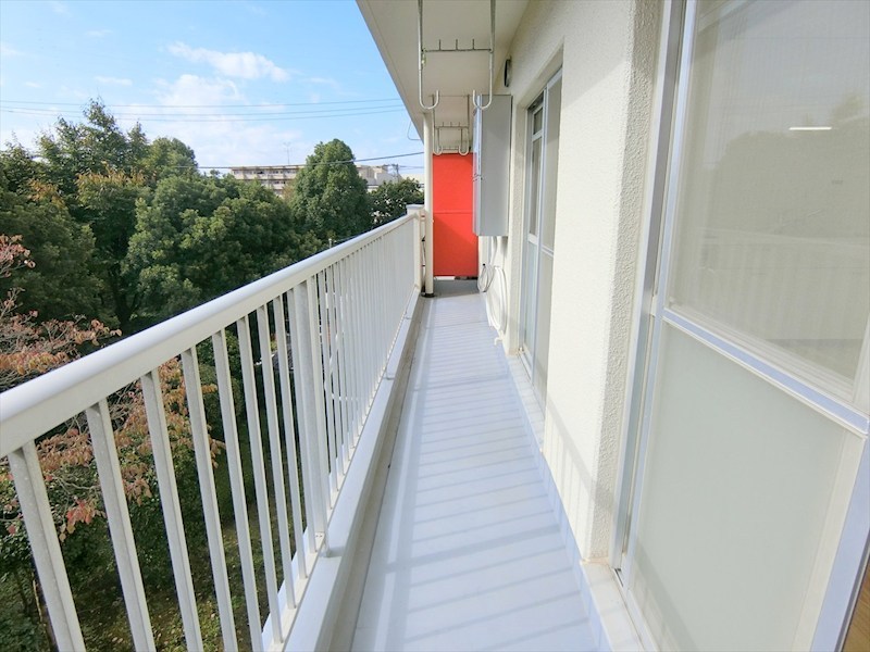 生田住宅1号棟 現地写真（バルコニー）