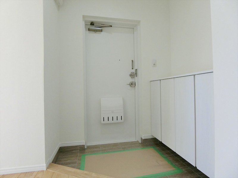 生田住宅1号棟 現地写真（玄関）