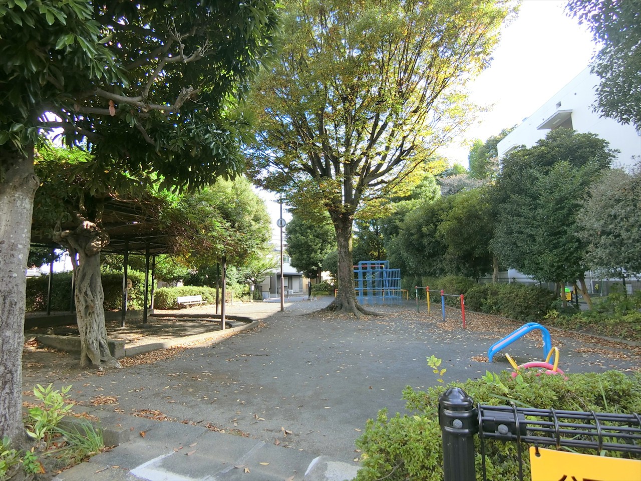 生田住宅1号棟 公園