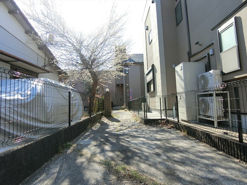川崎市多摩区長尾7丁目戸建 現地写真（駐車場）