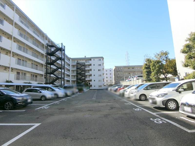エンゼルハイム日吉 共用部写真（駐車場）