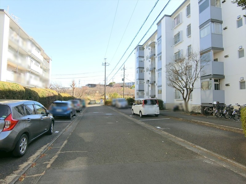 宮前平グリーンハイツ24号棟  共用部写真（駐車場）