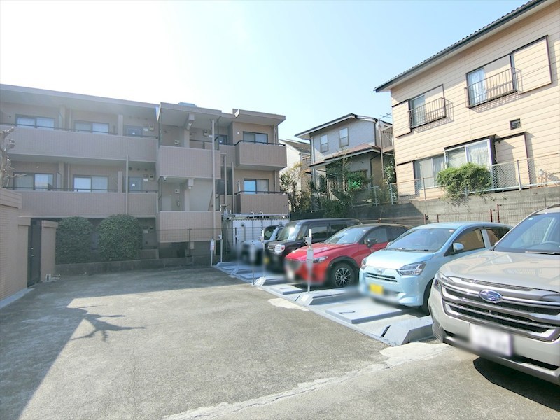 ワコーレ柿生 共用部写真（駐車場）
