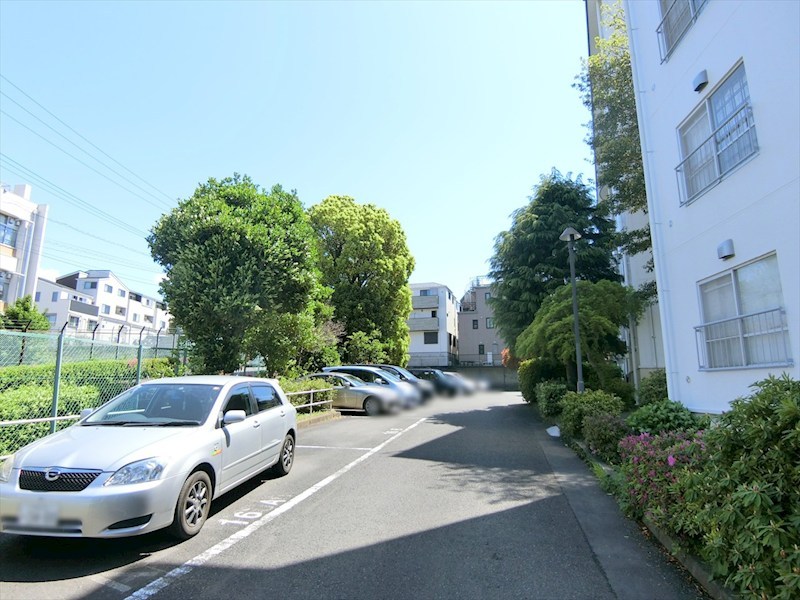 宮前平グリーンハイツ1-B号棟 共用部写真（駐車場）