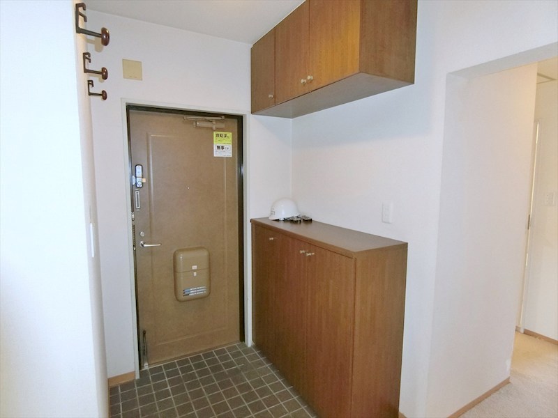 サンビームヒルズ西菅5号棟 現地写真（玄関）