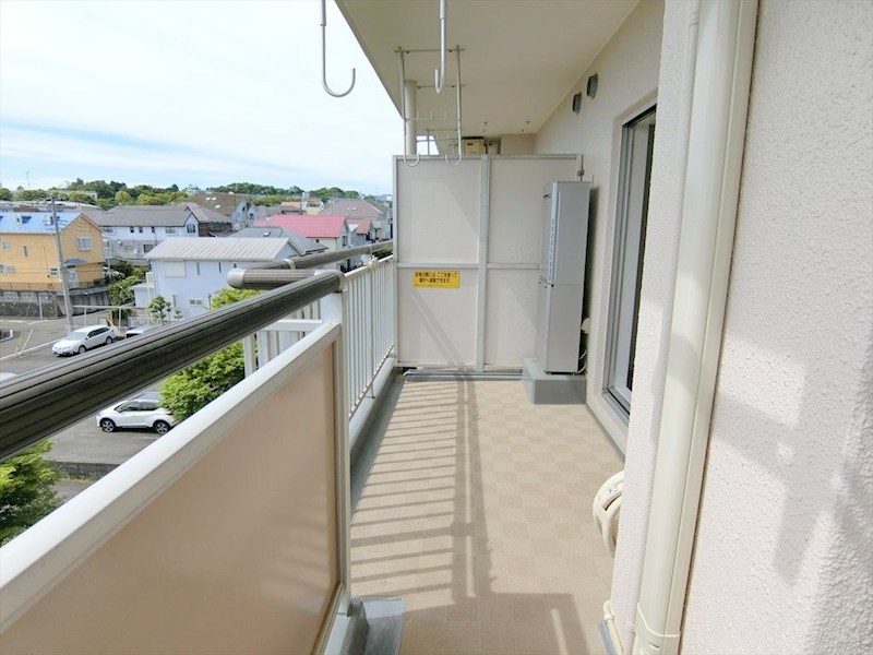 サンビームヒルズ西菅4号棟 現地写真（バルコニー）