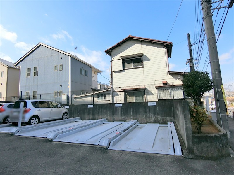 ユニーブル宮崎台 共用部写真（駐車場）