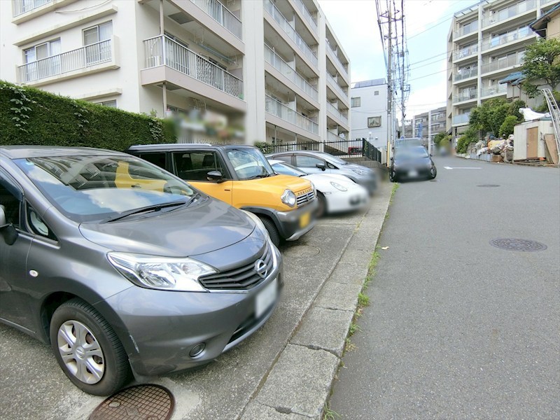 ウィンザーハイム鷺沼 共用部写真（駐車場）