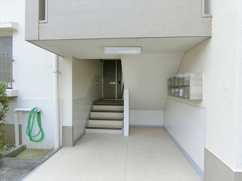 西市ヶ尾ドエリングB棟 共用部写真（エントランス）