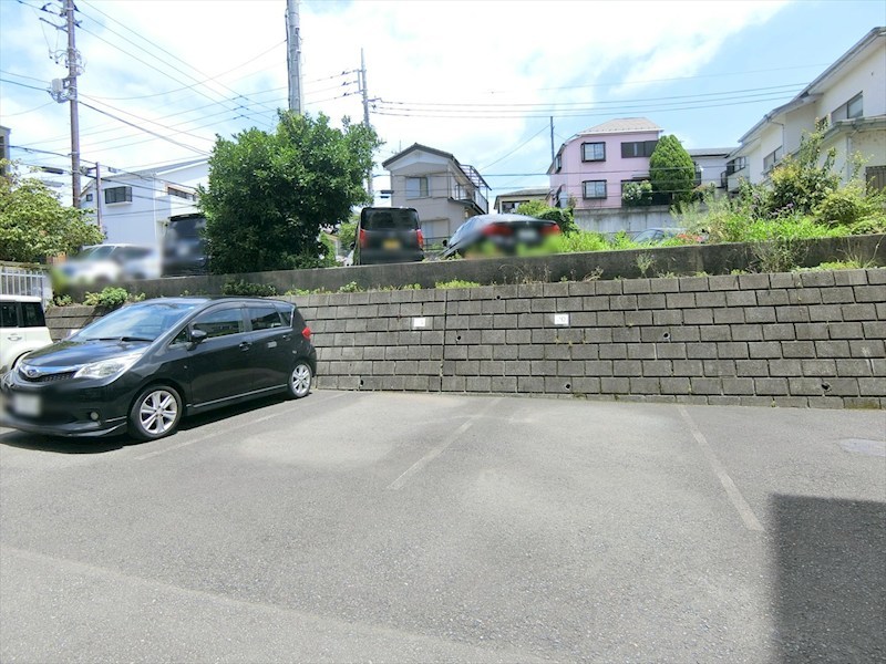 西市ヶ尾ドエリングB棟 共用部写真（駐車場）