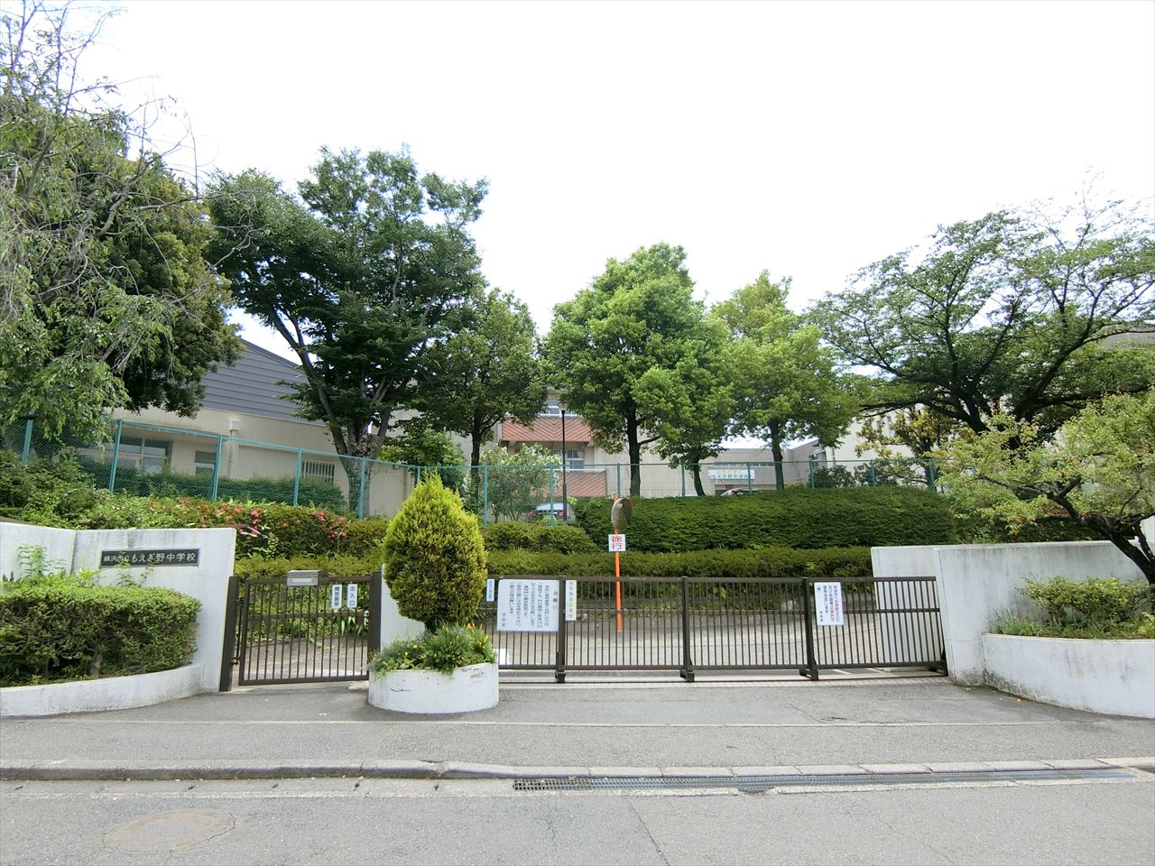 西市ヶ尾ドエリングB棟 中学校