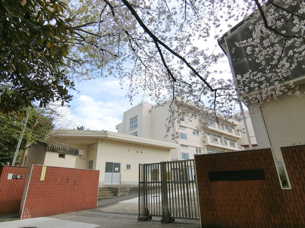西市ヶ尾ドエリングB棟 小学校