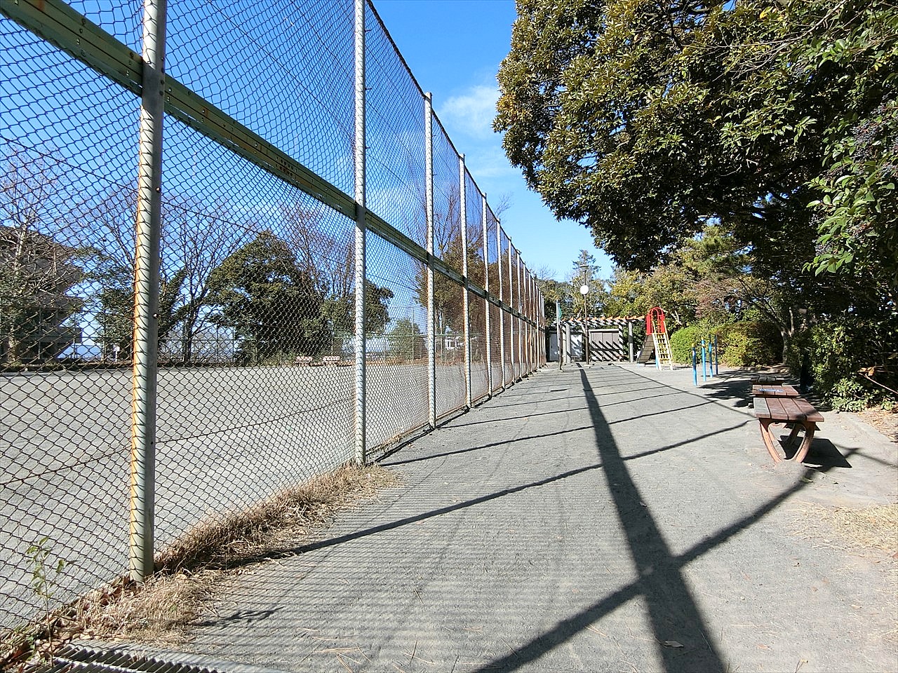 しらとり台住宅2号棟 公園