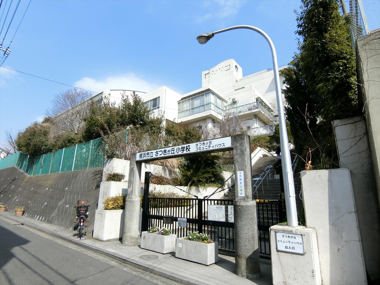 しらとり台住宅2号棟 小学校