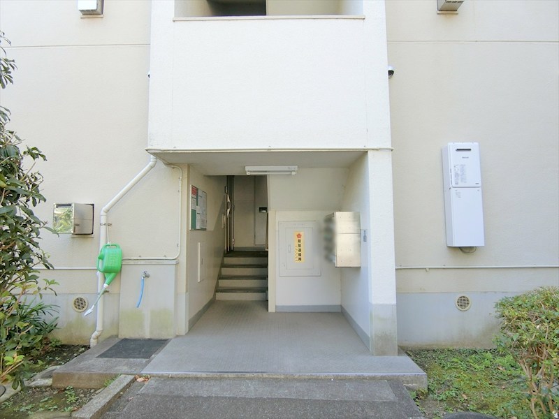 中野島住宅2号棟 共用部写真（エントランス）
