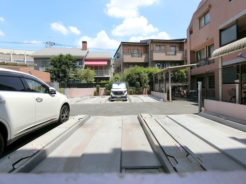 レリアコート中野島 共用部写真（駐車場）