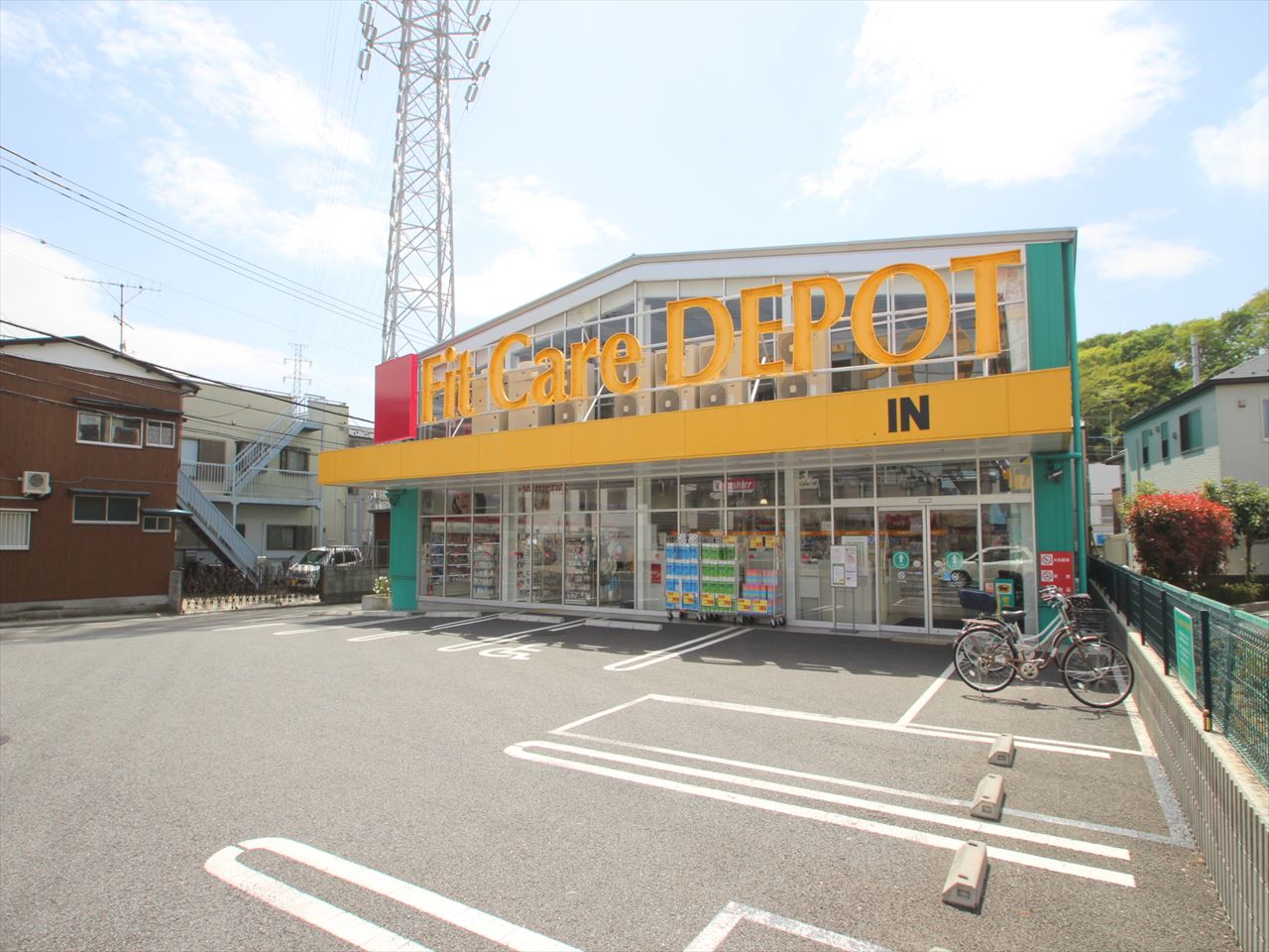 川崎市高津区蟹ケ谷戸建 ドラッグストア