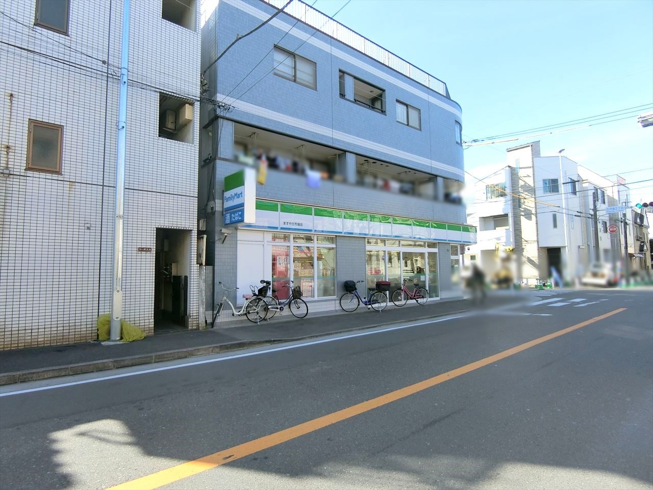 クレッセント新川崎エグゼ コンビニ