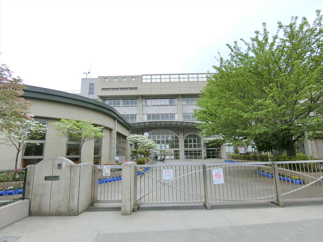 コスモ久地 小学校