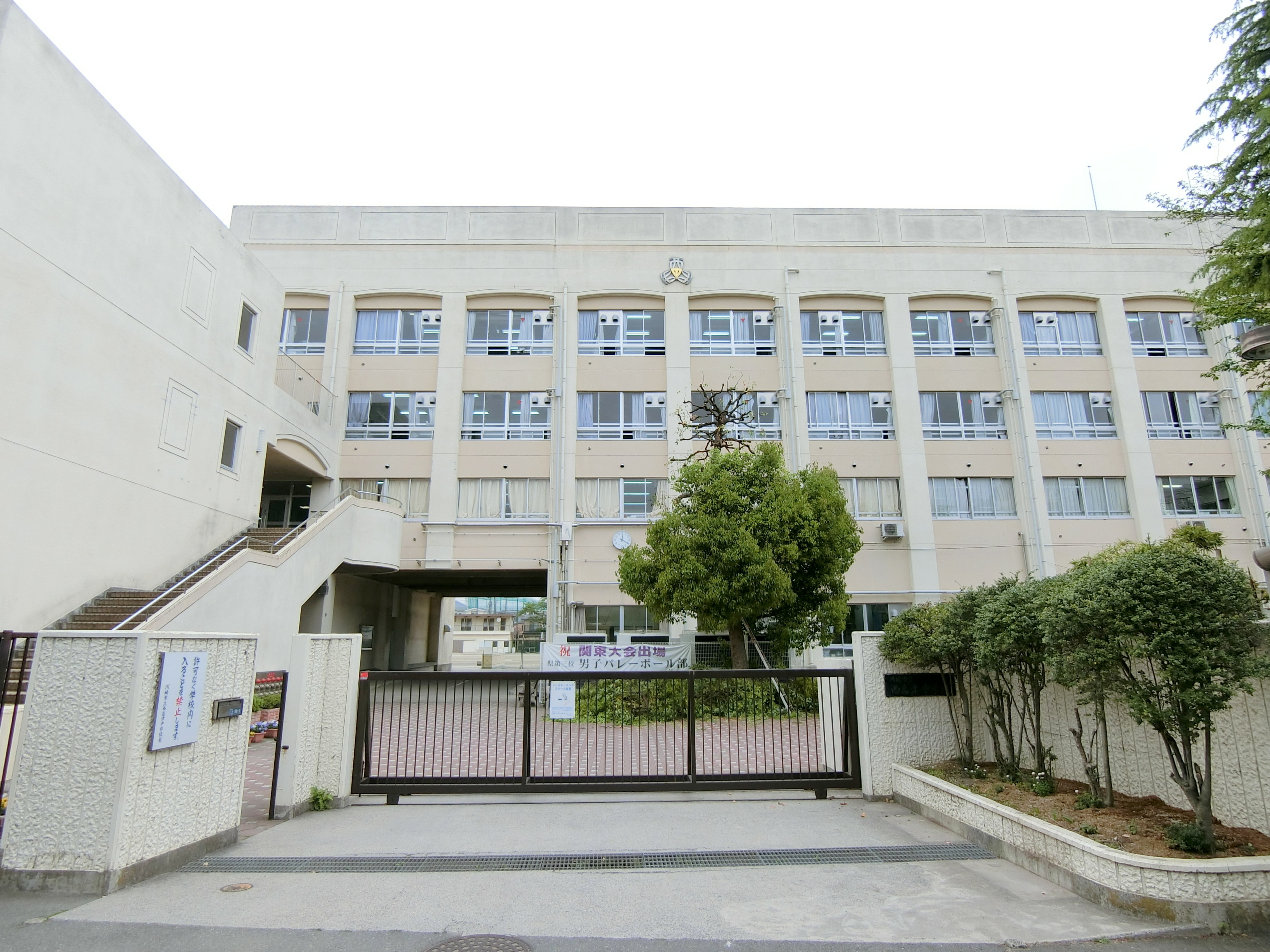 セボンコリネールエストエール 中学校