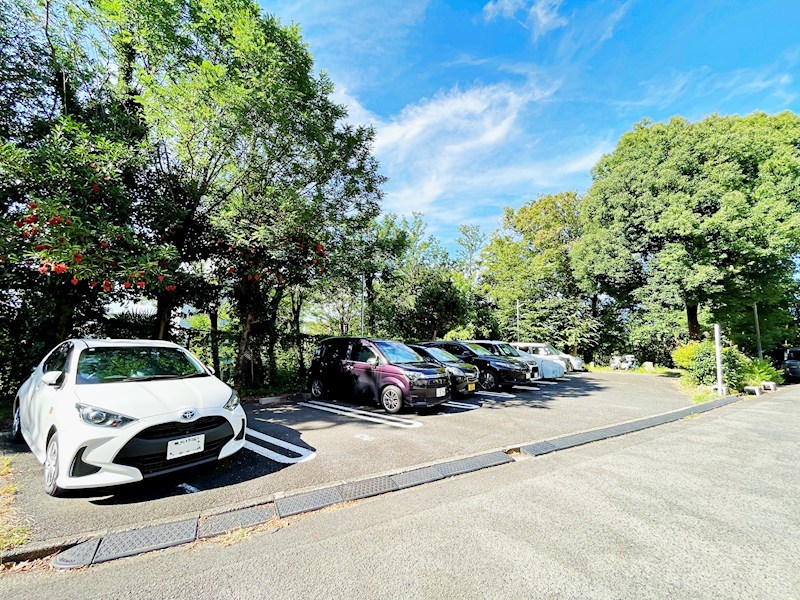 麻生台団地24号棟 共用部写真（駐車場）