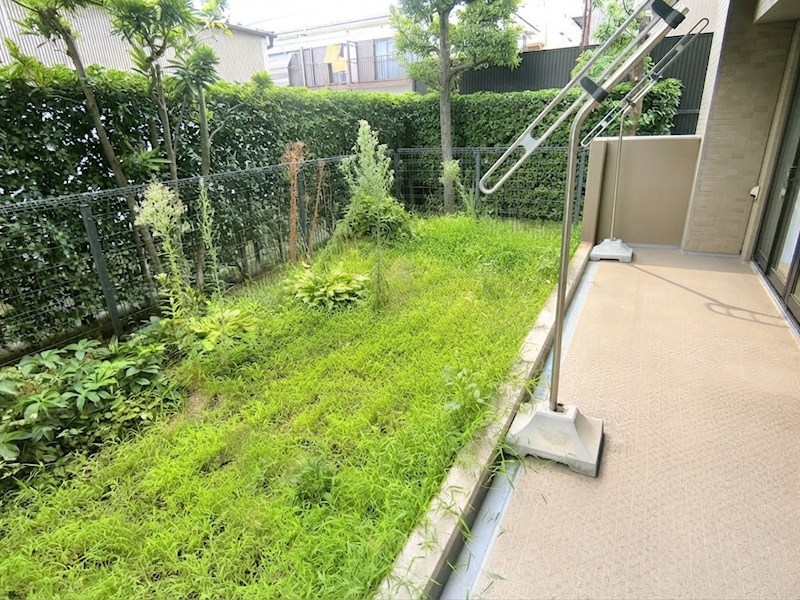 ライオンズプラザ武蔵新城 現地写真（庭）
