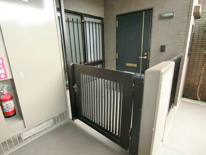 ライオンズプラザ武蔵新城 現地写真（玄関）