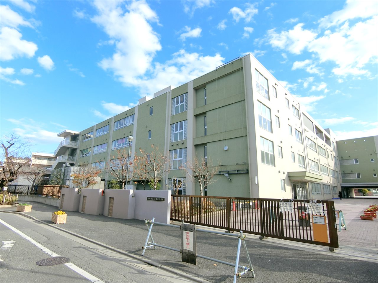 角栄多摩川ハイホーム 小学校