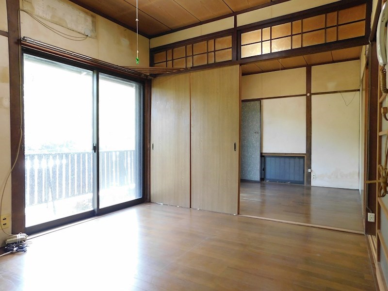 大里桜ヶ丘戸建 内観写真（リビング）
