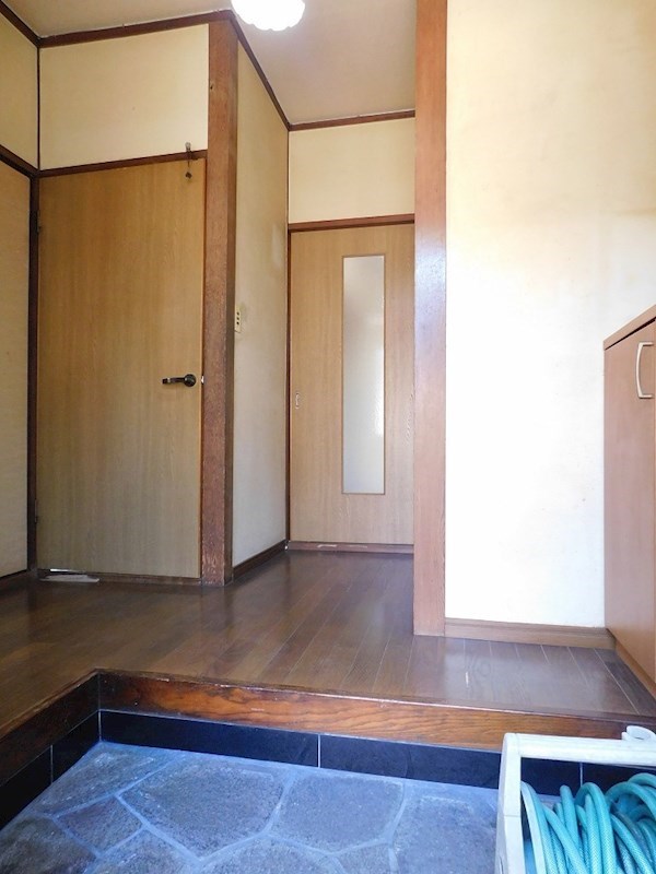 大里桜ヶ丘戸建 現地写真（玄関）